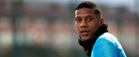 میلان مدافع بارسلونا را قرض میگیرد