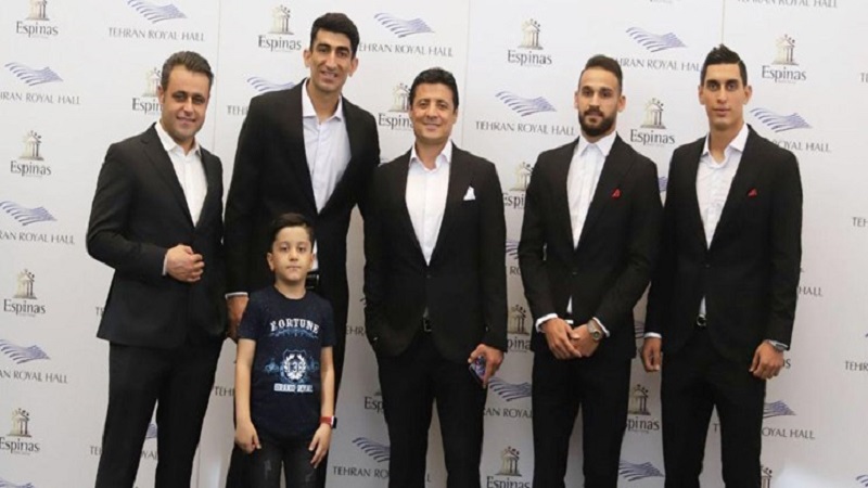 بازیکنان پرسپولیس با ناراحتی مراسم برترینها را ترک کردند!