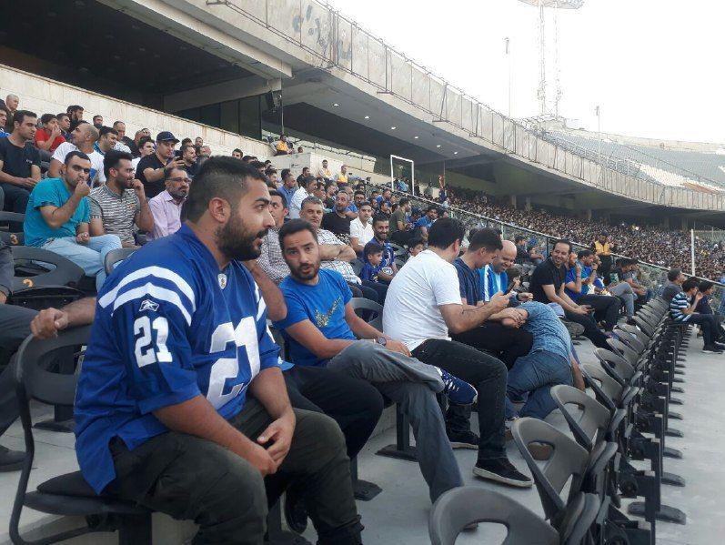 بازیگر سینما تماشاگر ویژه بازی استقلال/ نارضایتی نکونام از عملکرد فولادیها