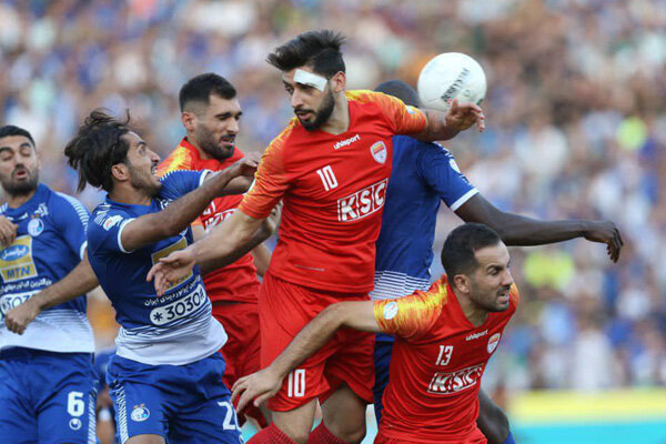 علیرضا اکبرپور: دلالها نمیگذارند جوانگرایی شود/ جوان جای خارجی را تنگ میکند