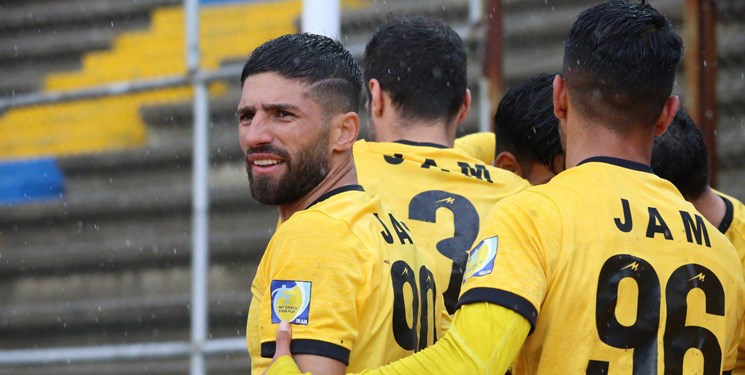 گودرزی: داور سر پارس جنوبی را برید/ 3 امتیاز را به پرسپولیس تقدیم کردند