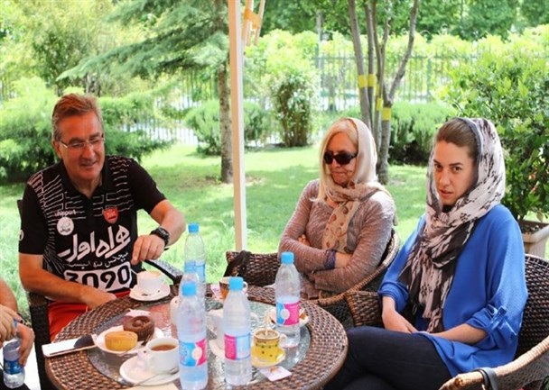 همراهی خانواده برانکو در سفر او به آلمان