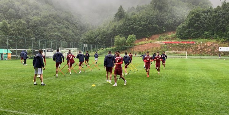 تمرین شاداب پرسپولیسیها در هوای آفتابی کارتپه/کار تاکتیکی زیر نظر کالدرون انجام شد