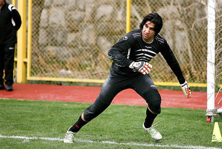 هوشیار: با ضربه طارمی فوتبال من تمام شد/ دعا میکردم داور سریع سوت دربی را بزند