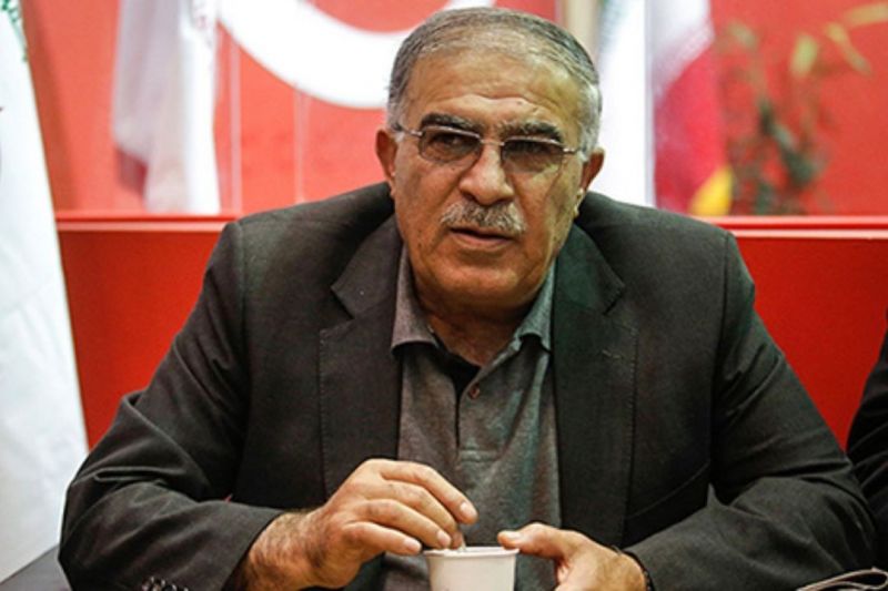 روشن: سعادتمند باید یقه کسی که با شفر و پسرش قرارداد بسته را بگیرد