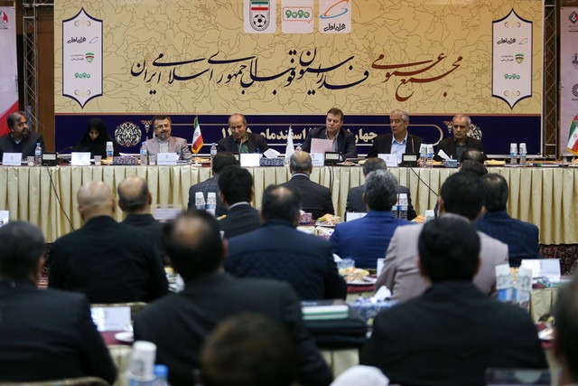 عضو سابق مجمع: فدراسیون فوتبال میگوید دولت پول بدهد اما فضولی نکند!