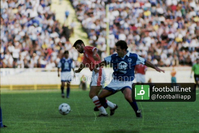 استقلال پنج - تراكتور یک سرژيك تيموريان و اكبرذوالمجيديان در نمايي از اين مسابقه