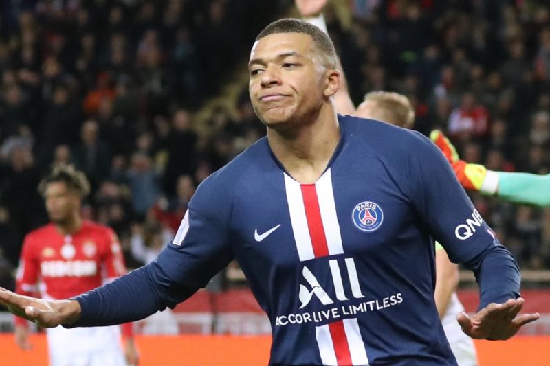 کیلیان امباپه روی پوستر بازی فیفا 21 قرار میگیرد