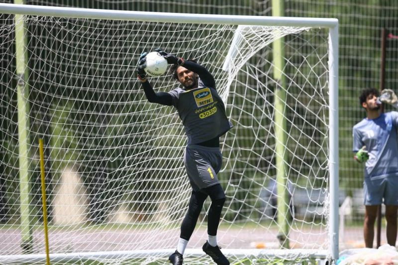 حرکات آکروباتیک حسینی در دیدار دوستانه (عکس)