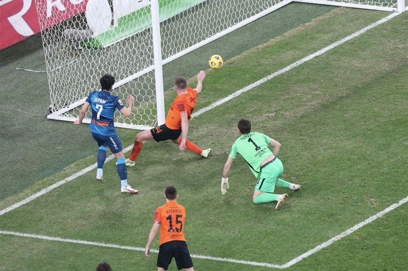 لیگ برتر روسیه/ پیروزی قاطع زنیت با هتتریک سردار آزمون