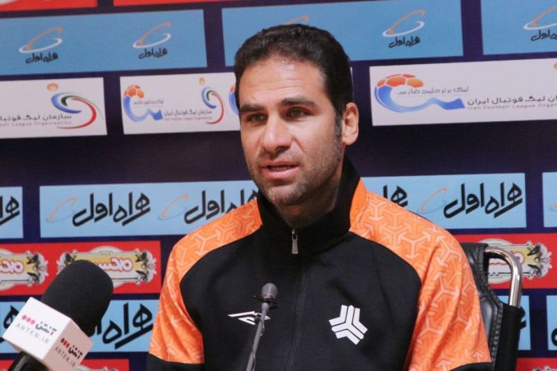 صادقی: نسبت به سال گذشته ما فوتبال بهتری بازی میکنیم/ فاصله تیمها زیاد نیست