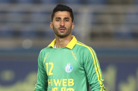 حاشیه بازی ذوبآهن و استقلال/ خوش و بش مظاهری با هم تیمیهای سابق/ غیبت یزدانی در فهرست آبیپوشان