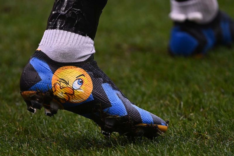 کفشهای منحصر به فرد بروزوویچ؛ همراه با اموجی!