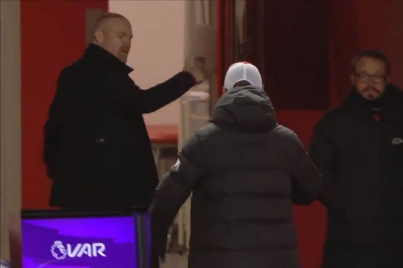عکس؛ درگیری کلوپ با شان دایچ در تونل ورزشگاه آنفیلد!