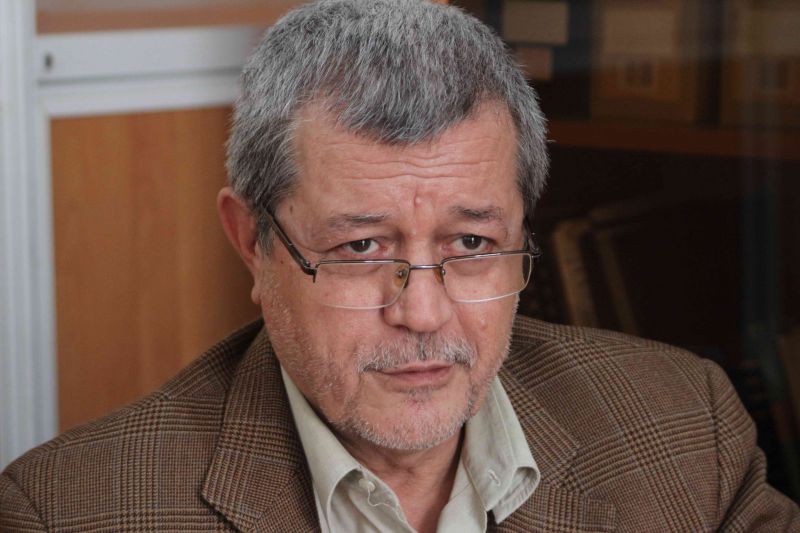 فائقی: مدیریت فدراسیون در حد فوتبال نبوده/ هیات رئیسه نه، "هیات رئیس"!