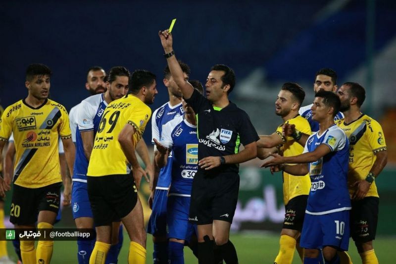 نگاهی ویژه به اتفاقات داوری بازیهای گذشته سپاهان - استقلال؛ کلکسیون گاف ها!