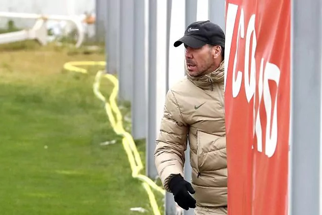 سیمئونه در کنفرانس خبری: همیشه مقابل همه میجنگیم