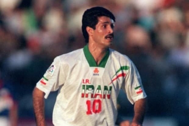 چه گلهایی، چه گلهایی/ عذرخواهی از علی دایی به روایت چندعکس بی‌کیفیت