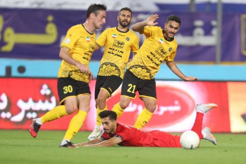 کارشناس داوری فوتبال: در بازیهای استقلال و پرسپولیس ۴ پنالتی گرفته نشد