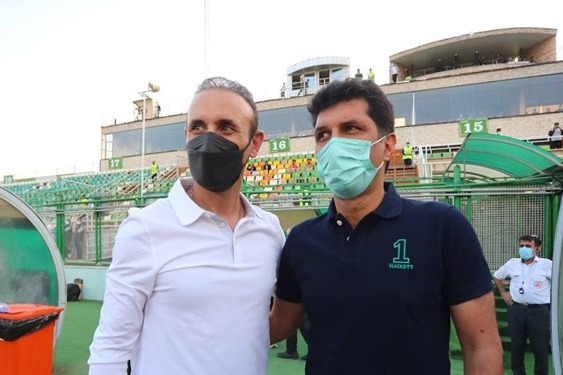 حاشیه بازی ذوب آهن و پرسپولیس/ خوش و بش سرمربیان دو تیم و تذکر جدی داور به کامیابینیا/ اشتباه عجیب لک