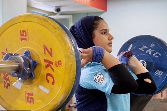 وزنهبرداری قهرمانی جوانان جهان|بانوی ایرانی تاریخ ساز شد/ کسب 3 مدال برنز توسط دختری از نصف جهان