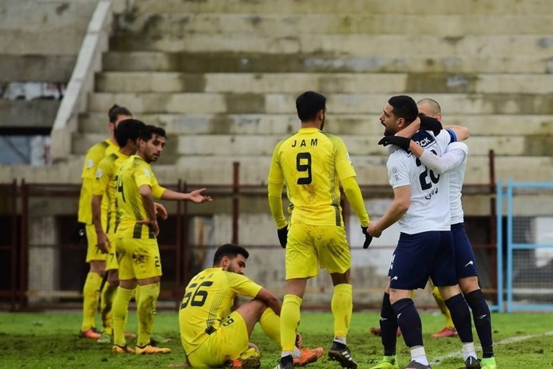 حضور نصرتی در تمرینات پارس جنوبی برای دیدار با نود ارومیه