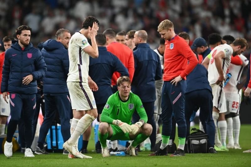 عکسی که سوژه شد؛ تمرکز جالب پیکفورد پیش از ضربات پنالتی فینال یورو