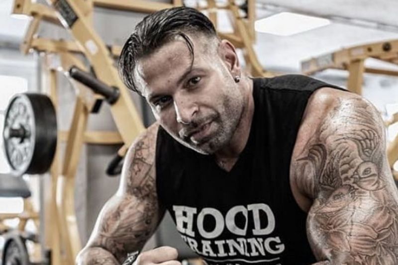 کتک کاری دروازه بان- رزمیکار آلمانی با ماموران امنیتی ورزشگاه وردربرمن!