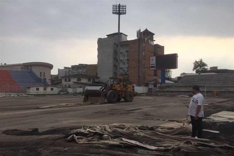 خاکبرداری شبانهروزی ورزشگاه شهید وطنی