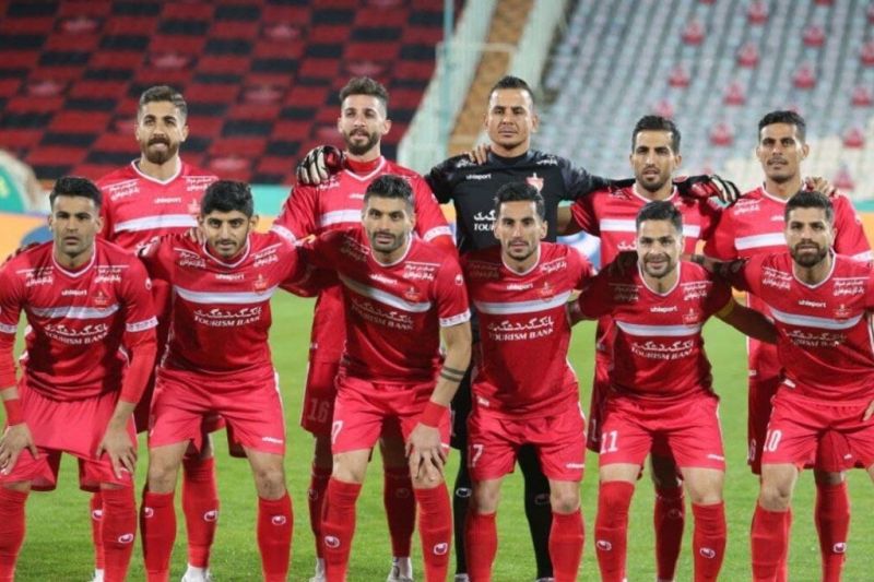 واکنش شاگردان گل محمدی به تأخیر ۳۰ دقیقهای بازی؛ تنیس فوتبال در رختکن پرسپولیس!