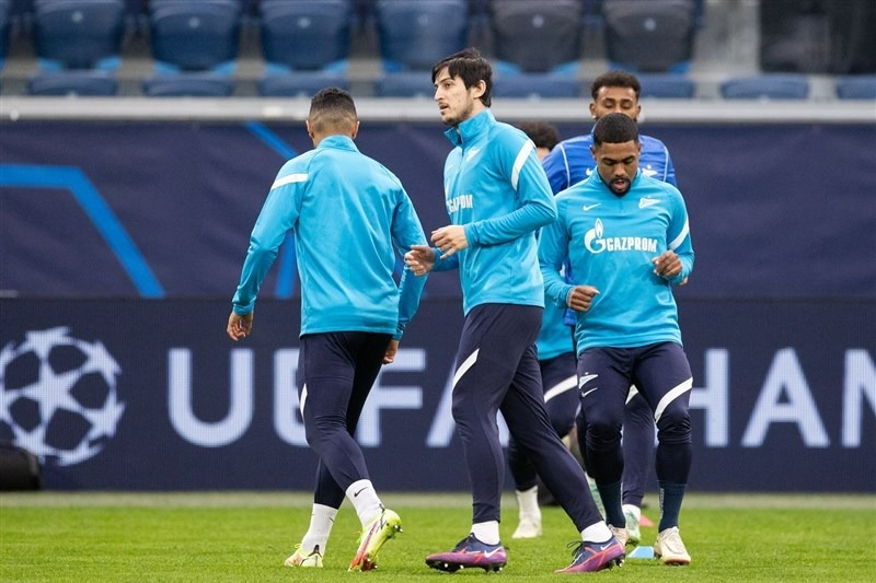 سردار آزمون به دنبال خانه در فرانسه