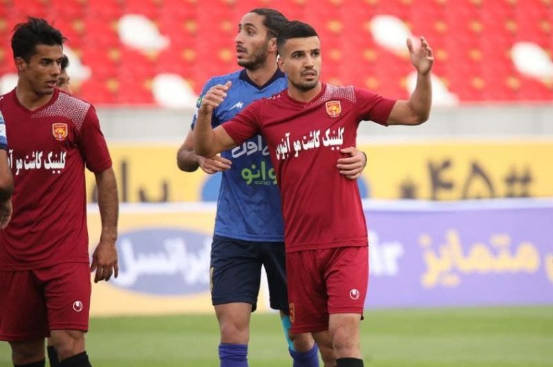 حاشیه بازی پدیده و استقلال| درخواست بازیکنان پدیده از داور/ وساطت حیدری از کتک کاری جلوگیری کرد