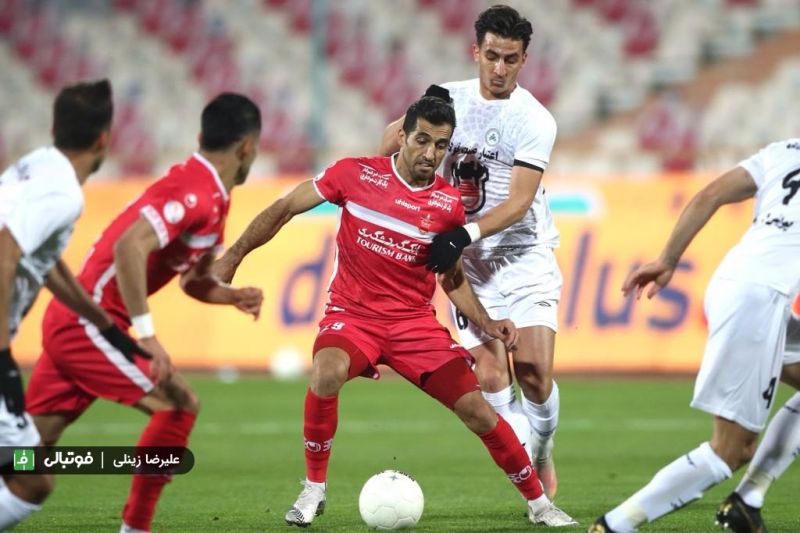 حاشیه بازی پرسپولیس و ذوبآهن| اعتراضهای عجیب بازیکن تیم اصفهانی به داور/ تبریک تارتار به گلمحمدی