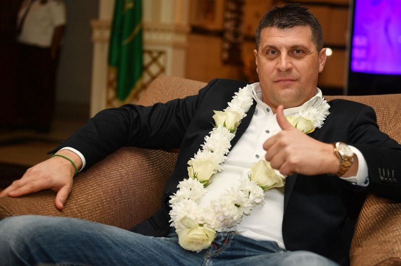 ولادان رقیبش را انتخاب میکند، استقلال یا فولاد!