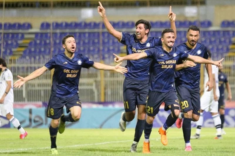 قدردانی قلعهنویی و شاگردانش از کارگران کارخانه گل گهر +عکس