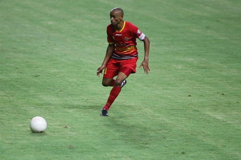 شیمبا: قهرمانی فولاد در جام حذفی اتفاق کوچکی نبود/ از پیشنهاد استقلال احساس غرور میکنم