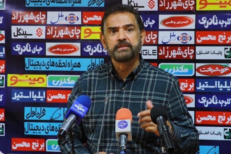 کریمی: پیکان میتواند حرفهای زیادی برای گفتن داشته باشد/ یکی دو بازیکن جزیی مصدوم هستند