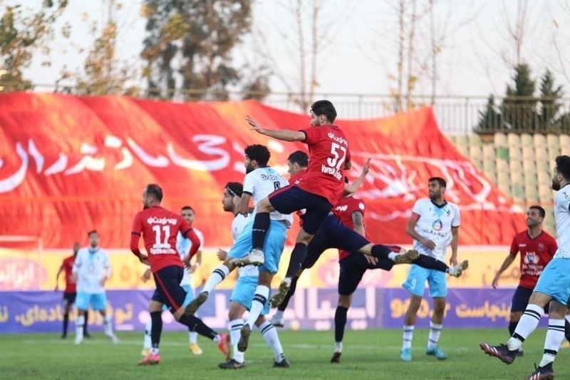 باشگاه پیکان از داور دیدار با نساجی شکایت میکند