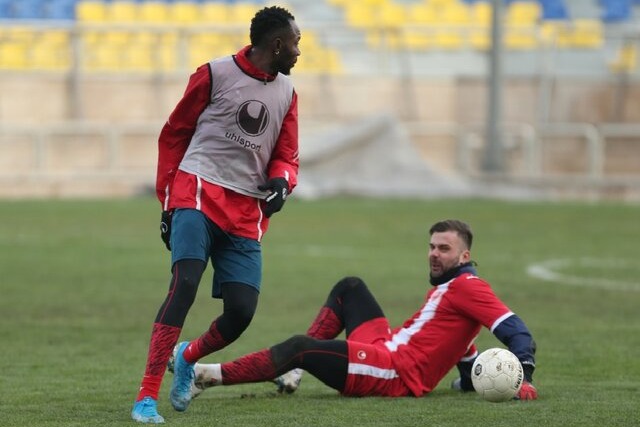 مطالبات اوساگونا هنوز پرداخت نشده است