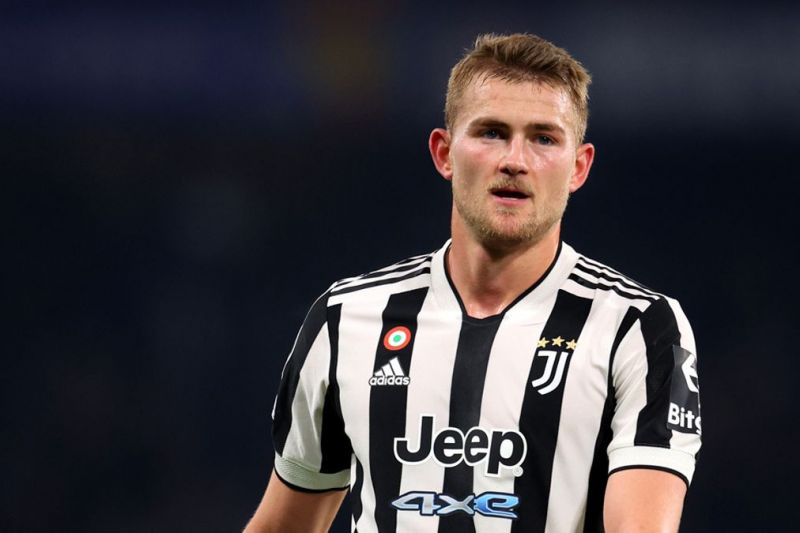 چلسی و بارسلونا برای جذب مدافع ملیپوش بیانکونری رقابت میکنند