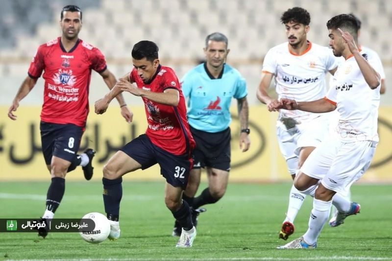 جام حذفی/ تساوی نساجی و مس در نیمه اول/ توقف ۷ دقیقهای بازی بهخاطر تماشاگران