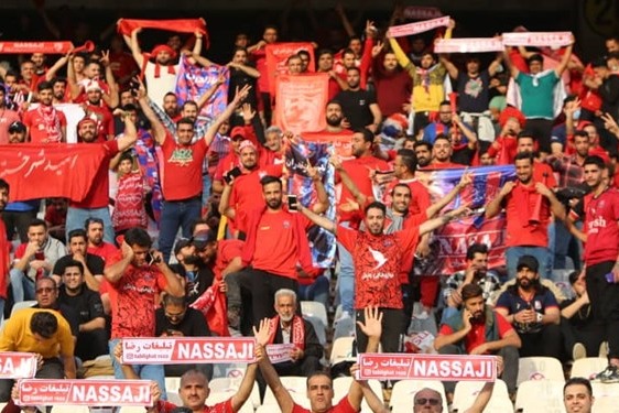 حاشیه بازی نساجی و مس کرمان| تداوم درگیریها پس از پایان بازی/ حرکات موزون بازیکنان قائمشهری