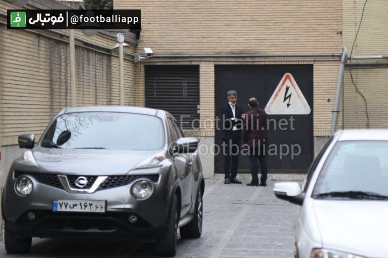 جلسه سرپایی بین رئیس فدراسیون فوتبال و عادل فردوسیپور