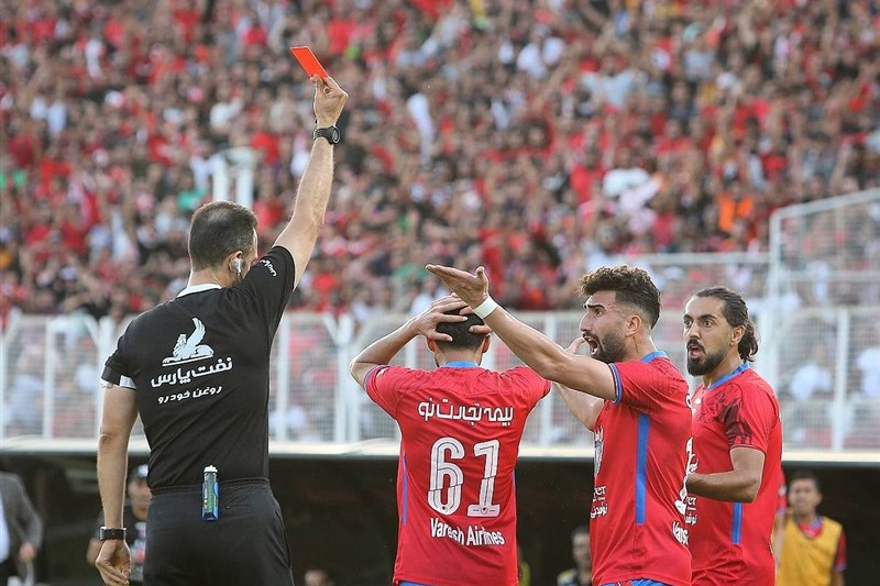 آمار عجیب تعداد داوران لیگ برتر فوتبال در مقایسه با لیگهای خارجی