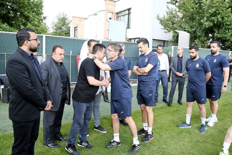 گزارش تصویری/ عرض تسلیت اعضای تیم ملی به قلعه‌نویی