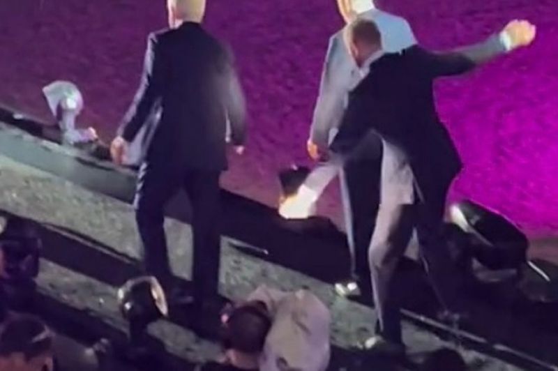 لیز خوردن بکام بر روی استیج معارفه مسی در لباس اینتر میامی!