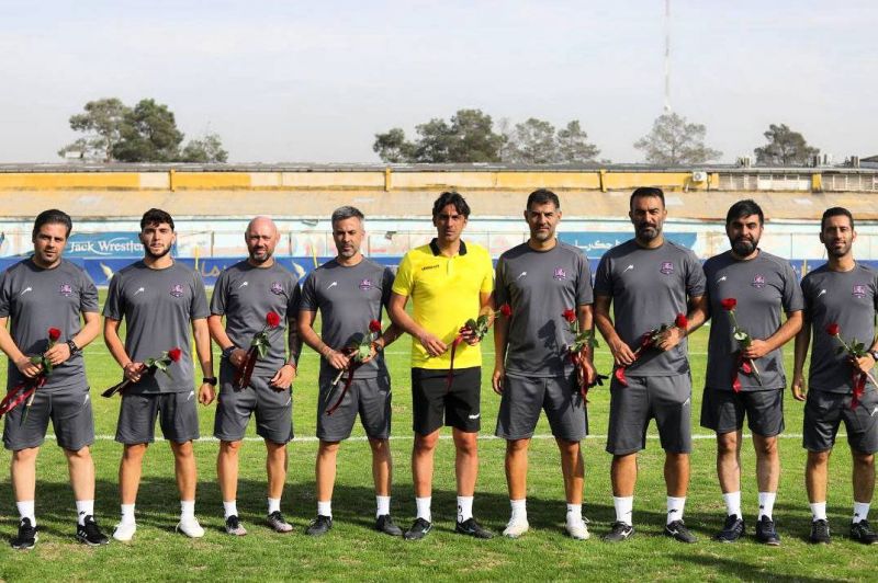 تقدیر بازیکنان از اعضای کادر فنی نساجی در روز جهانی مربی