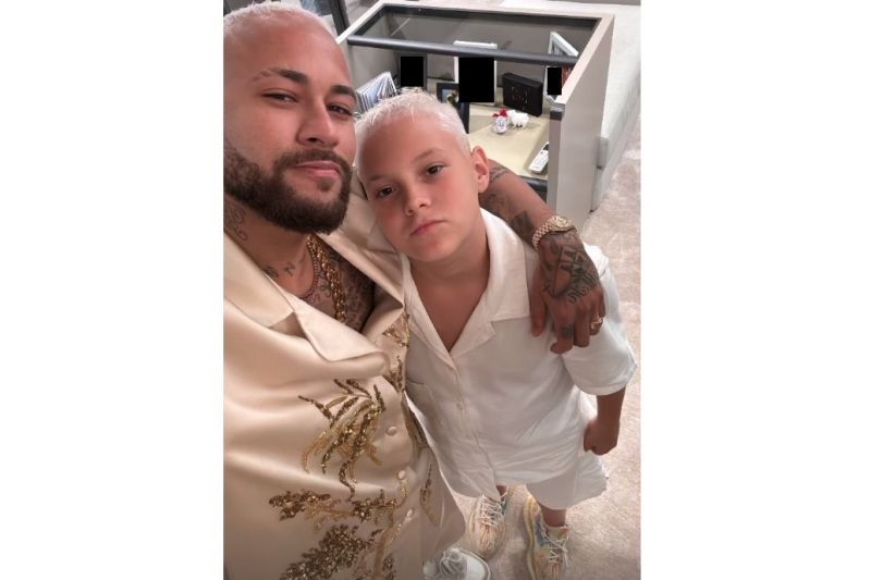 عکس؛ ژست نیمار و پسرش برای تبریک سال نوی میلادی