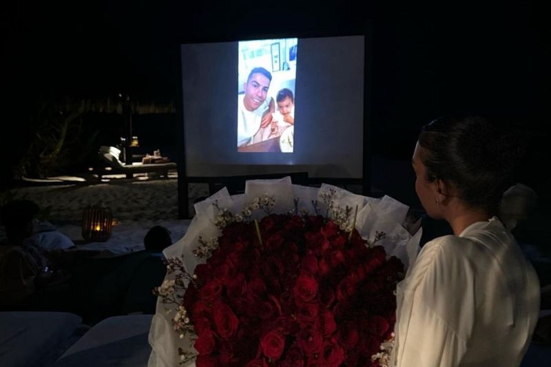 عکس؛ تبریک تولد رونالدو به جورجینا از طریق تماس تصویری