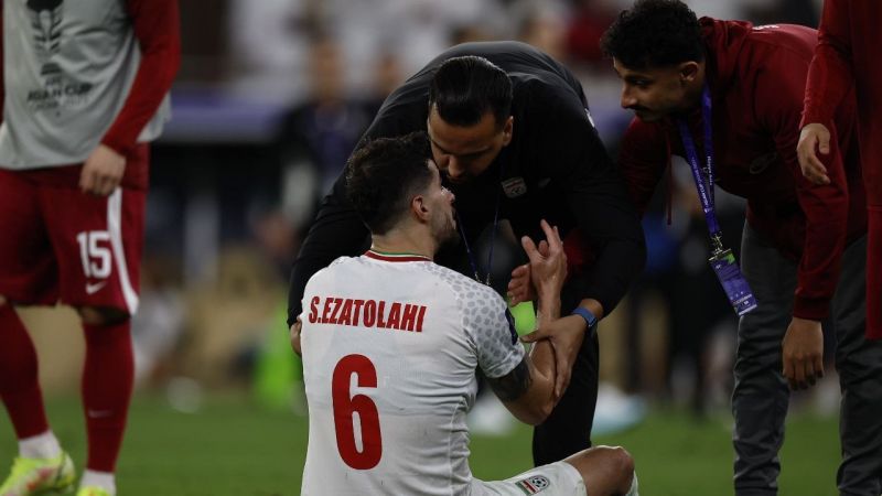 عزتاللهی و اشکهایی که پس از یک سال دوباره سرازیر شد (عکس)